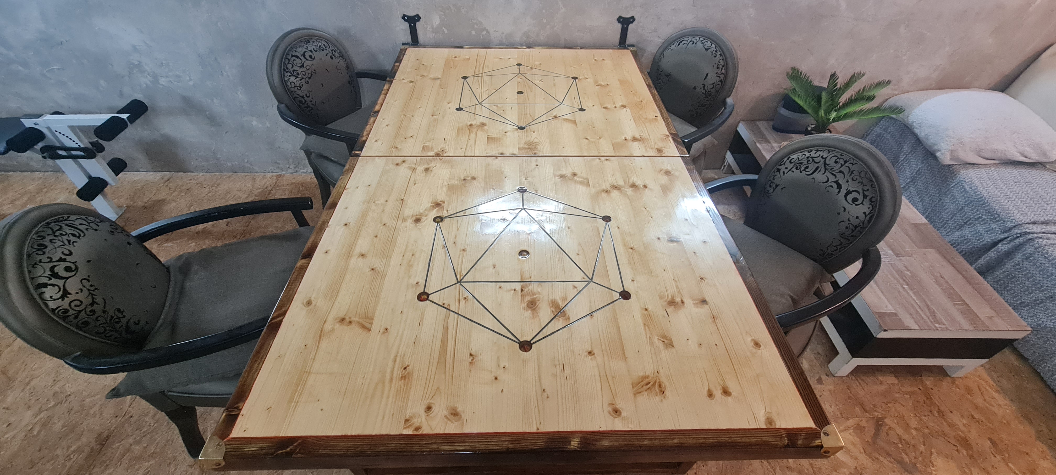 Table pin icosaèdre détail