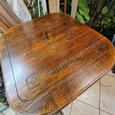 Table chêne massif finition en ébonnisation ciré