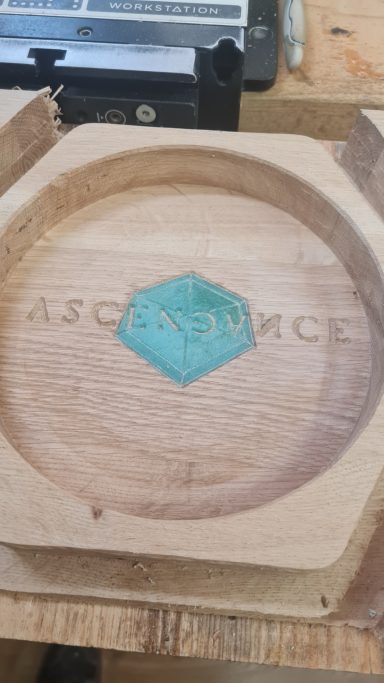 Piste à dès chêne massif finition résine & ciré